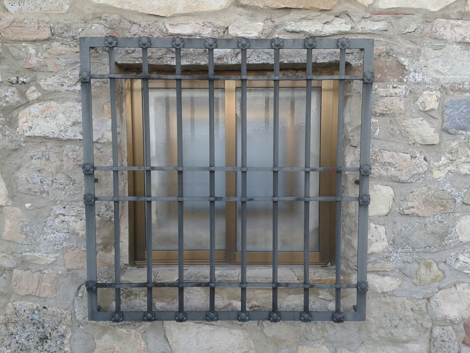 Reja cuadradillo perforado