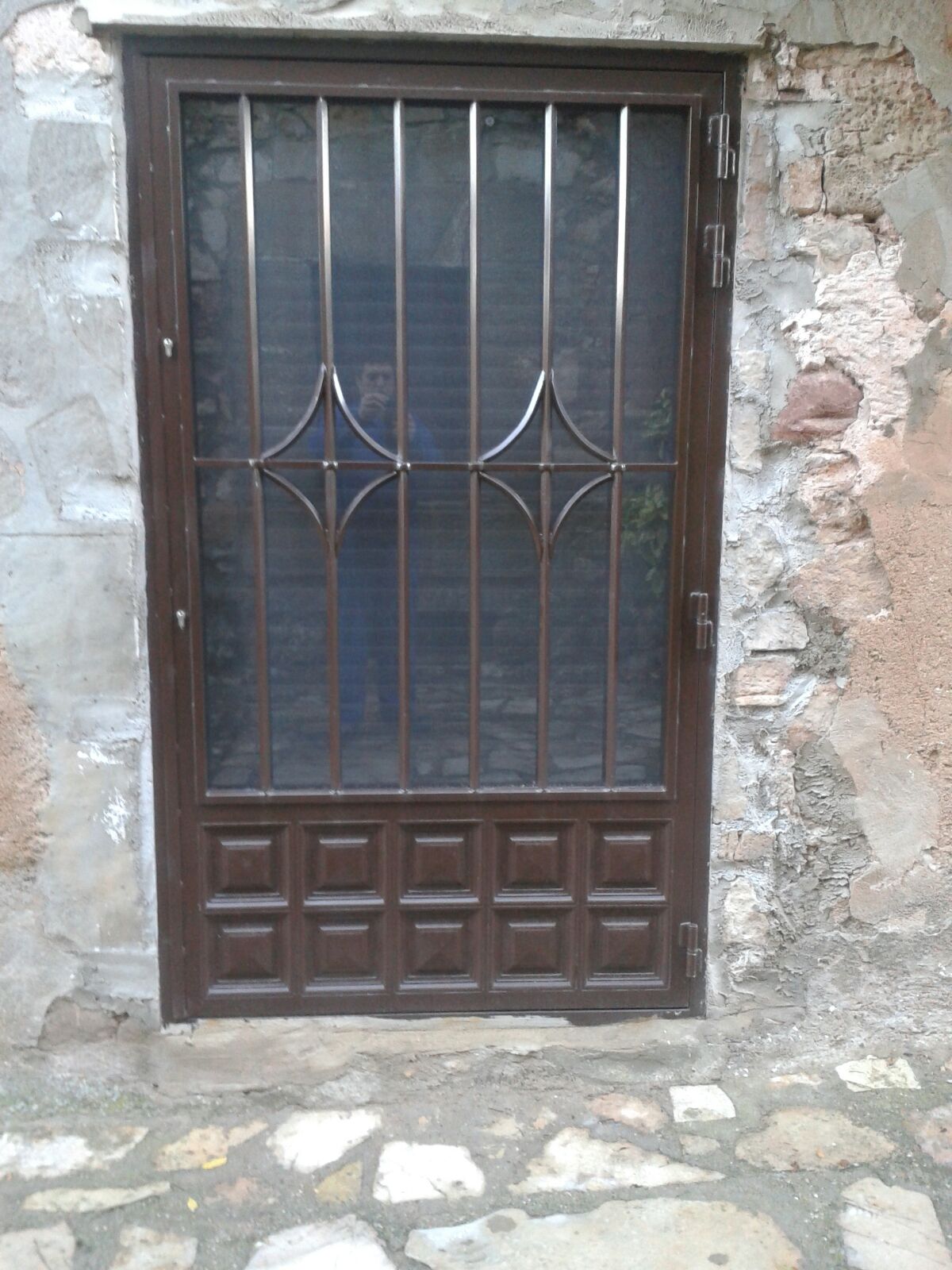 Contrapuerta metálica