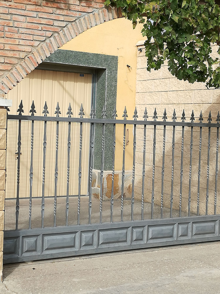 Puerta Corredera Forja