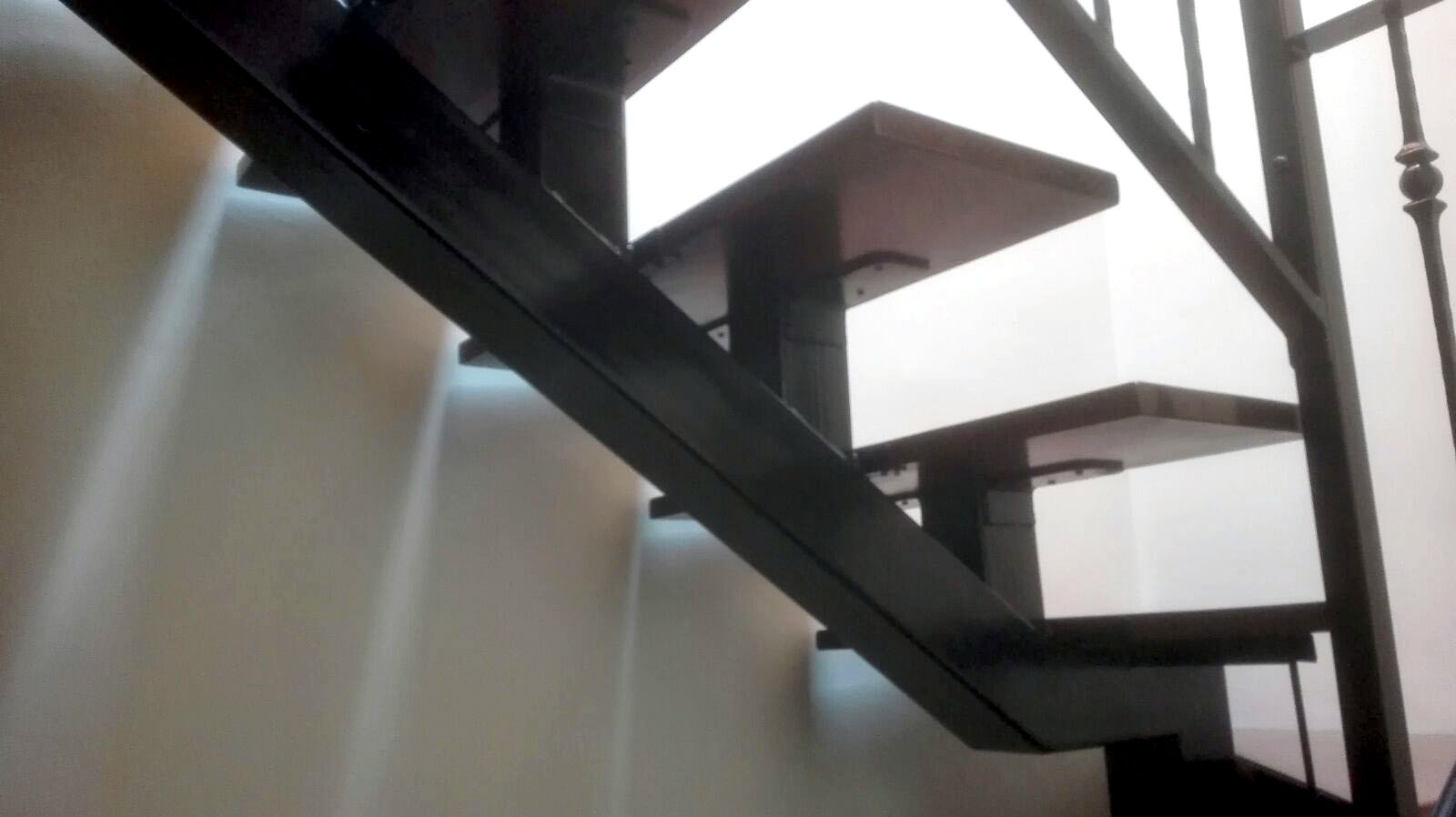 Detalle peldaños escalera